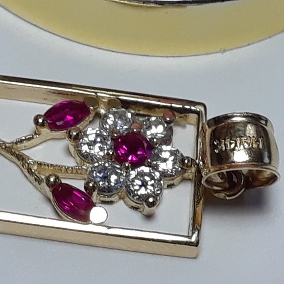 Estate 1.25ctw Lab Created Ruby & CZ Flower Framed 14Kt Yellow Gold Pendant17955 - Picture 4 of 6